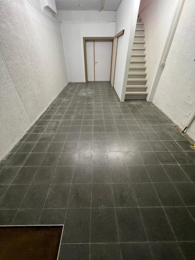 イープルRuim App. Met Grote Garageアパートメント エクステリア 写真